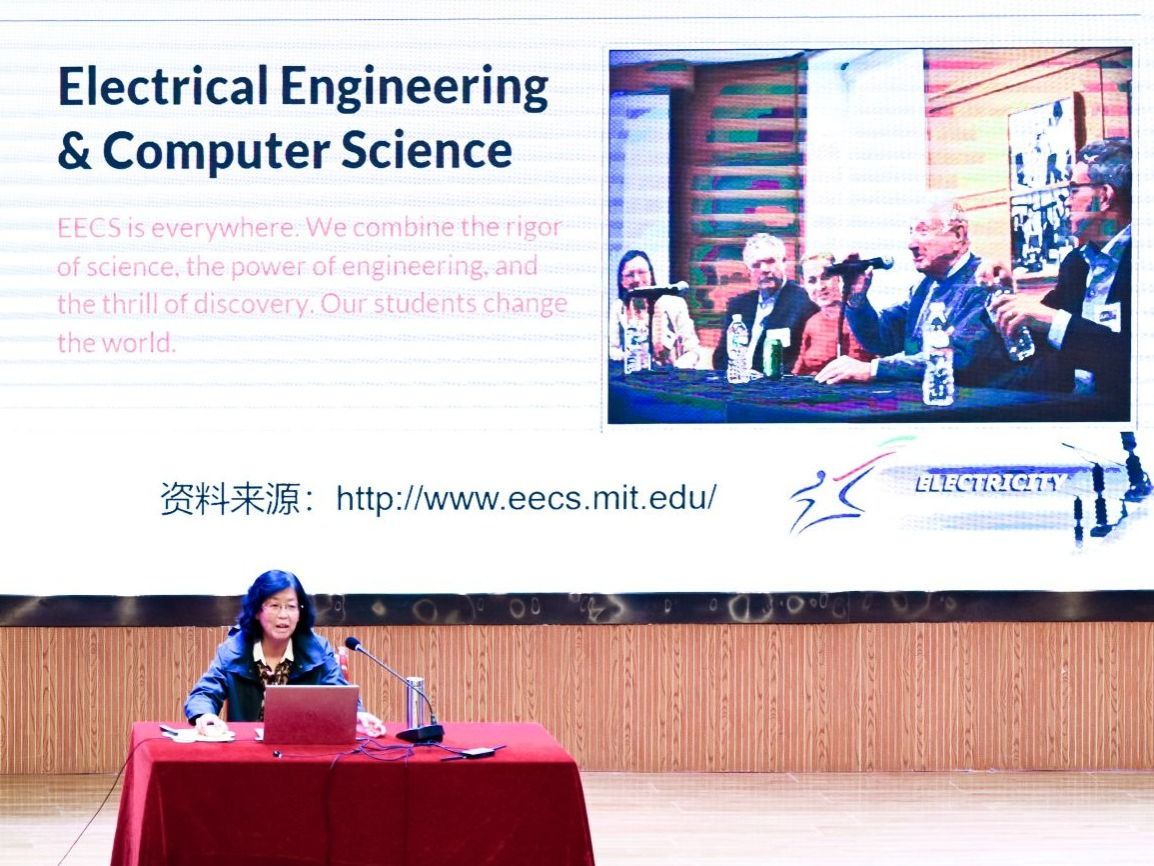 兰州信息科技学院：大咖精讲启思路，精准赋能赢未来