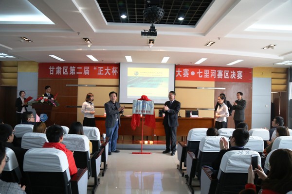 jingjiguanliyuwaiguoyuxichenggongjubanshixijidiguapaiyishi2.JPG