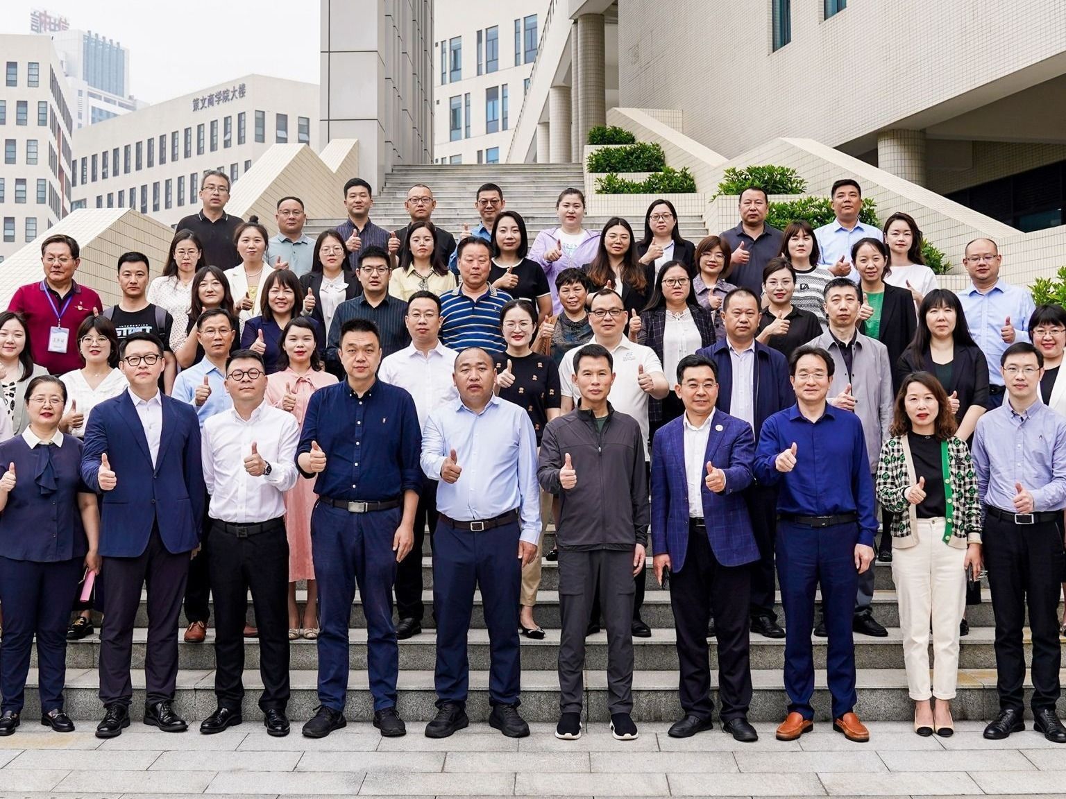 兰州信息科技学院校长黄炜带队前往五邑大学交流学习