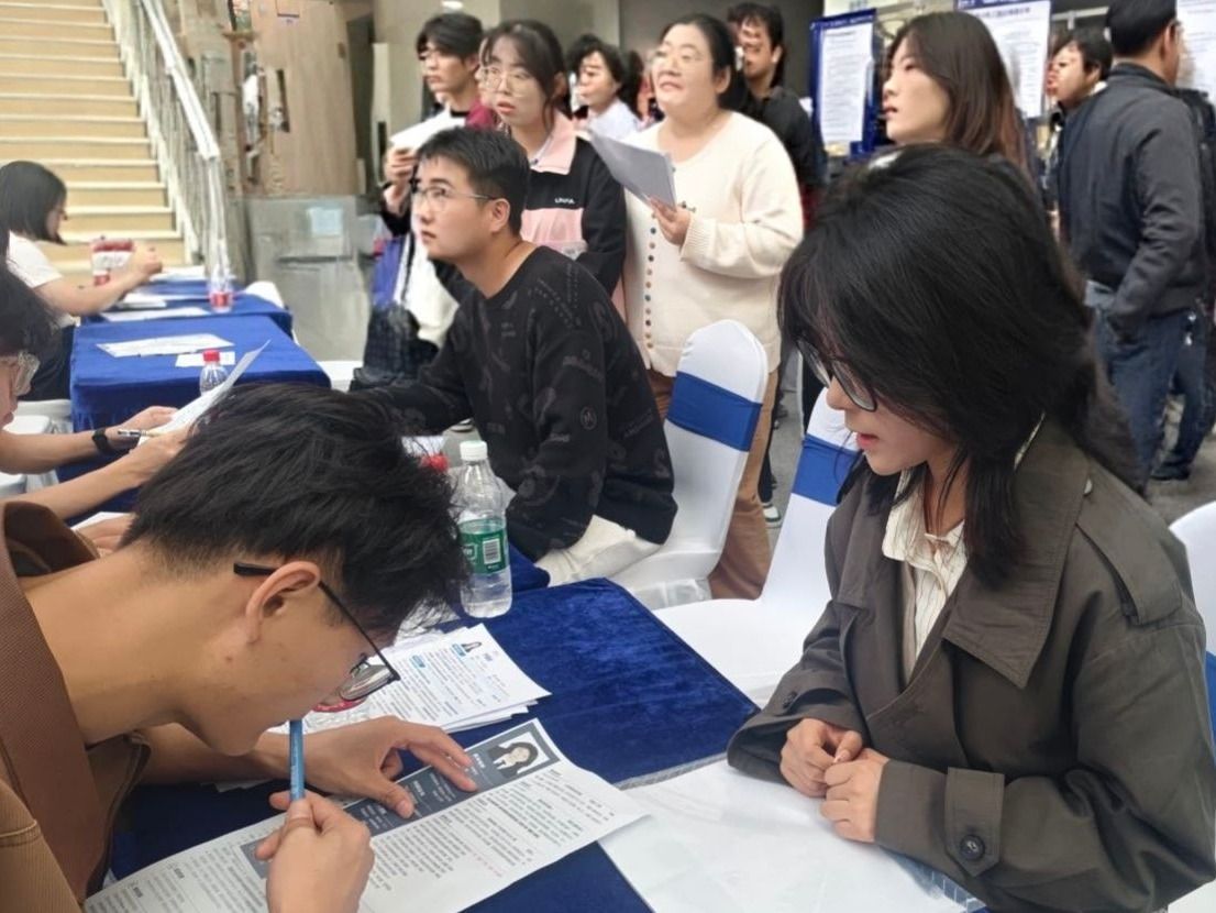 兰州信息科技学院师生组团赴校外参加专场双选会——精准服务助就业