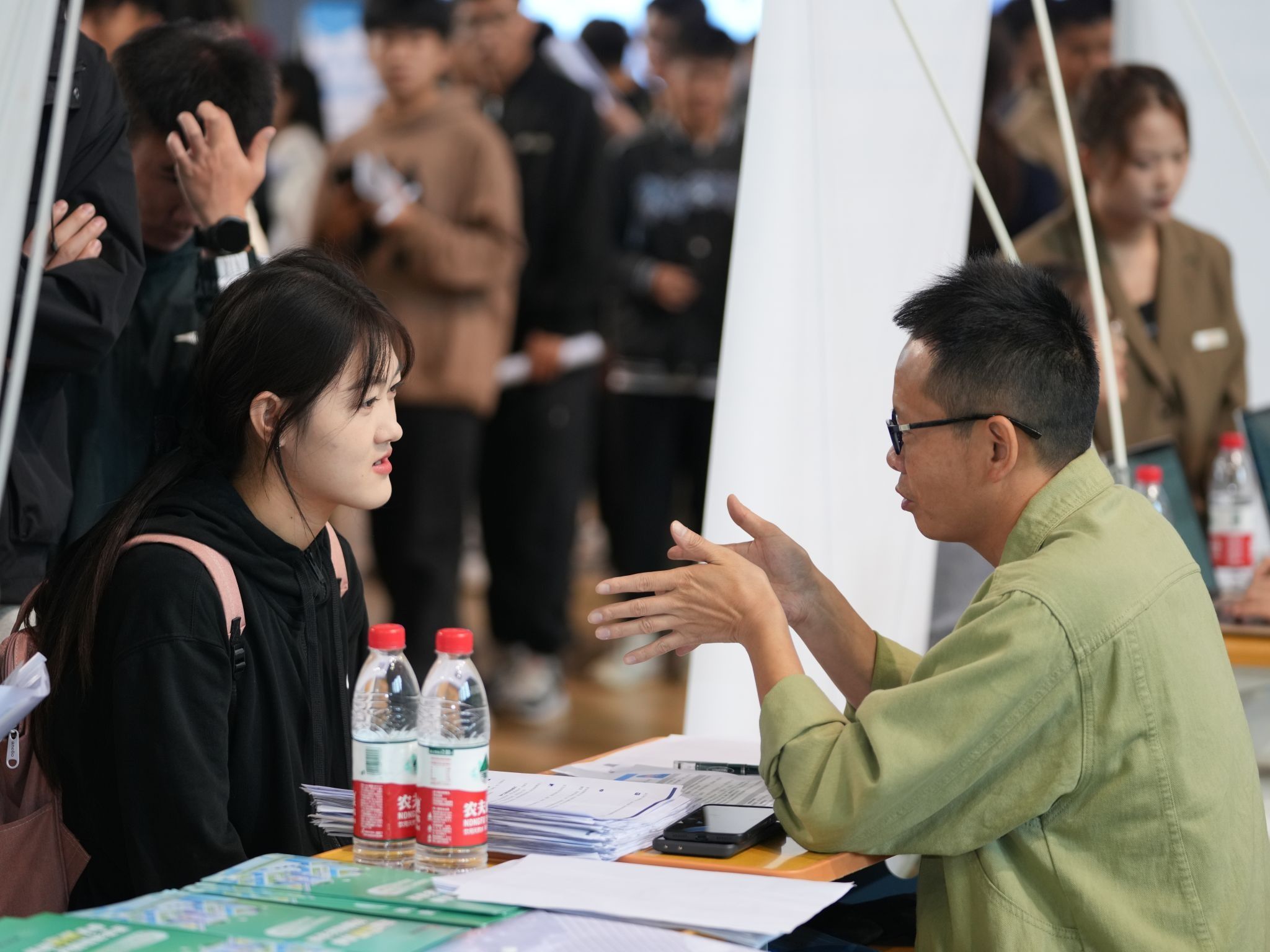 兰州信息科技学院成功举办“奔甬而来·好企待你·在慈等你”校园专场招聘会