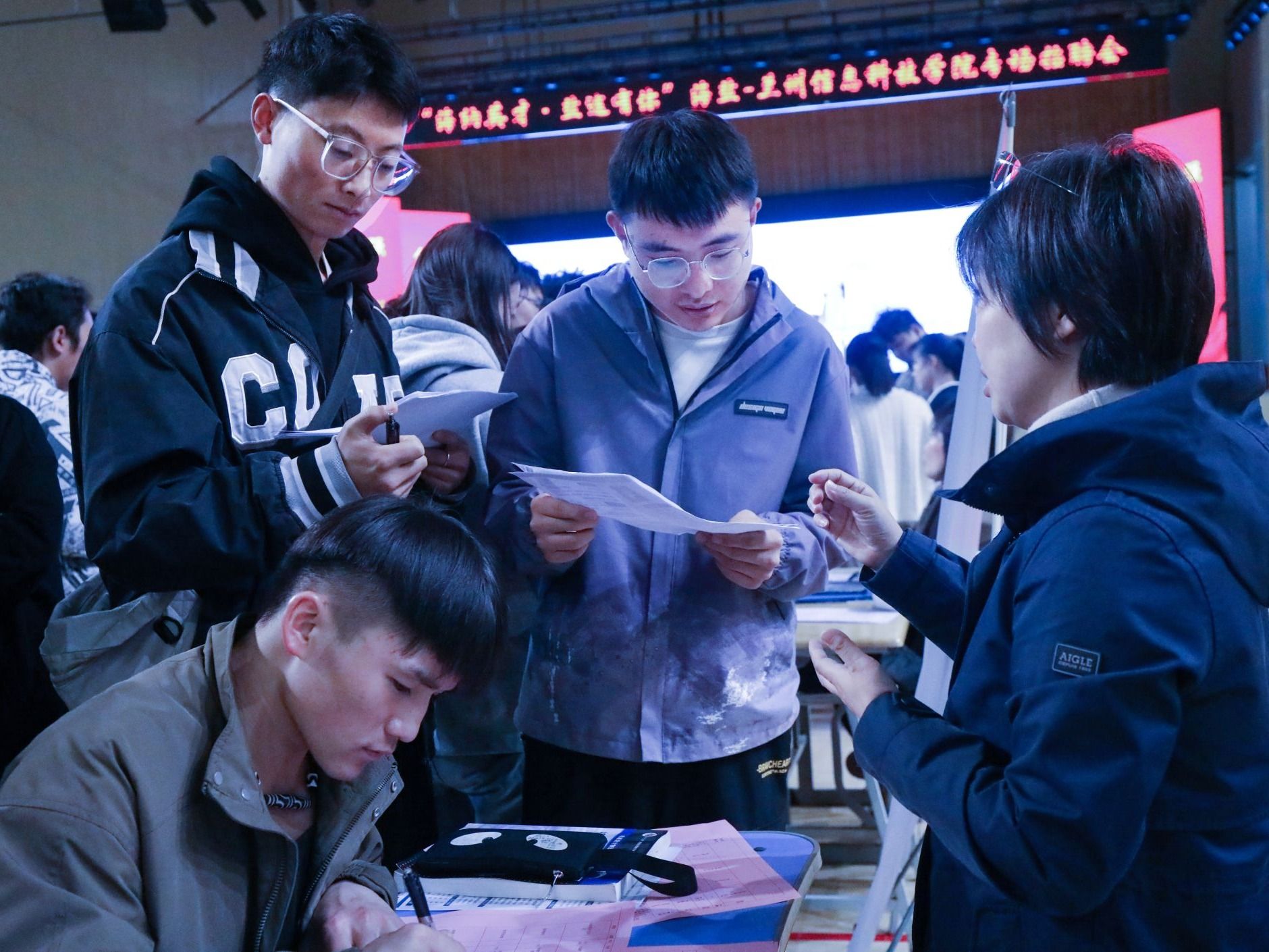 兰州信息科技学院举办“海纳英才·盐途有你”浙江海盐引才专场招聘会