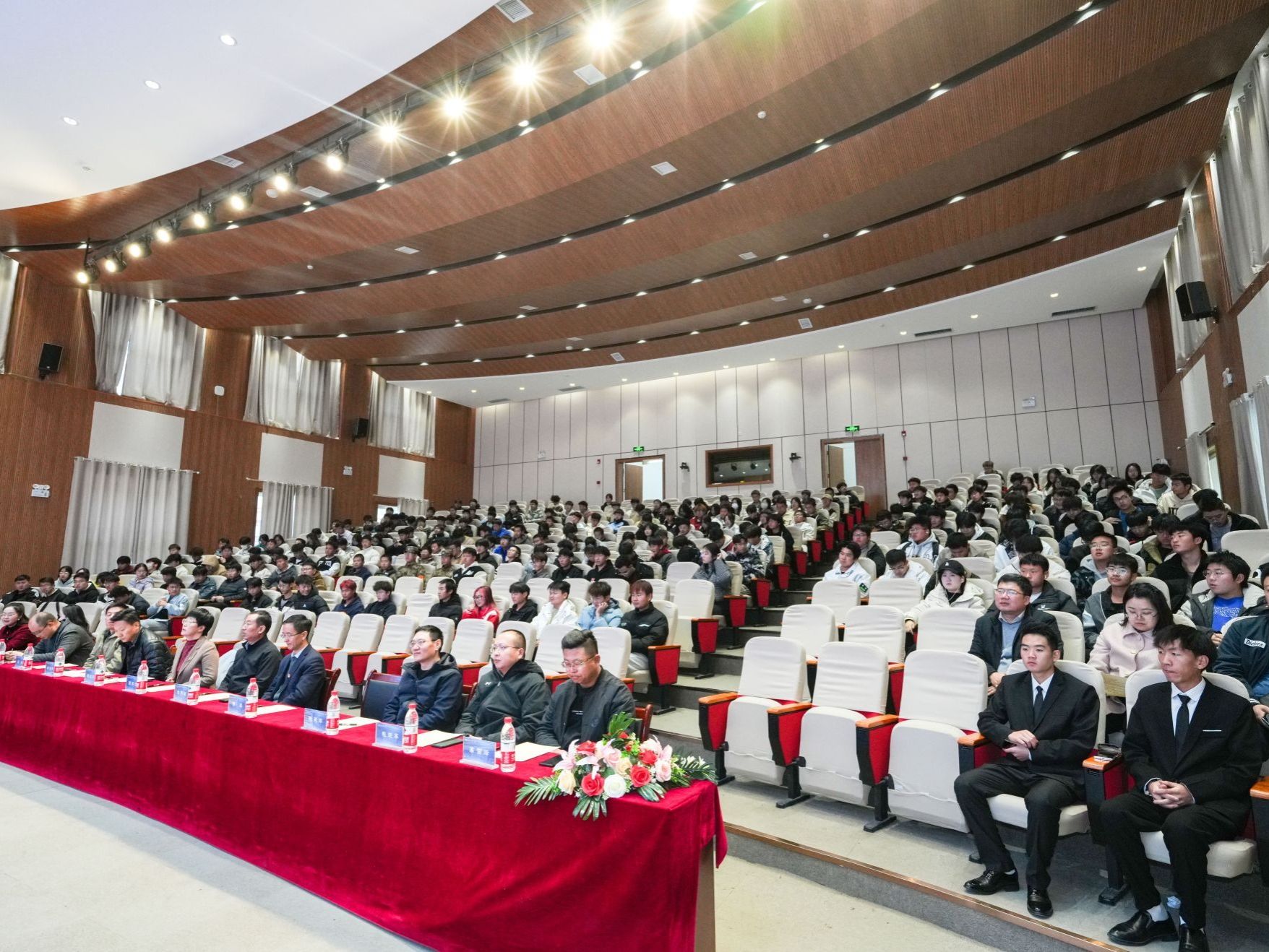 中科院首席科学家杨磊应邀为兰州信息科技学院师生作讲座
