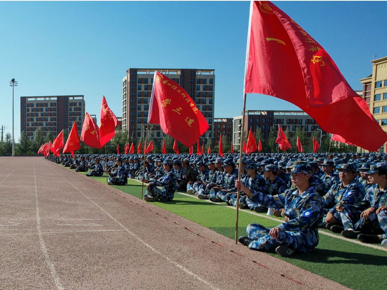 践行强国志，砥砺正当时  —兰州信息科技学院举行国防教育专题报告会